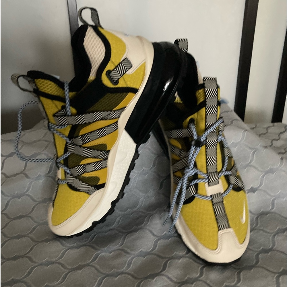 NWOB, NIKE AIRMAX 270 men’s athletic shoe